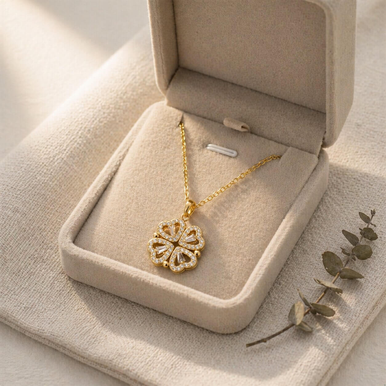 Magnetic Clover Necklace